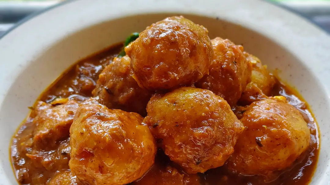 Chingri Malai Curry – coconut-rich celebration curry